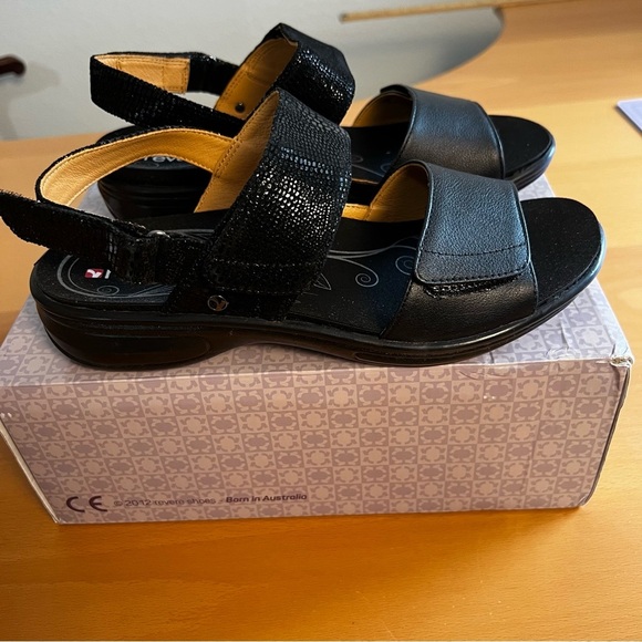 NIB Revere Como Leather Sandals, Adjustable sz 8 - Picture 8 of 14